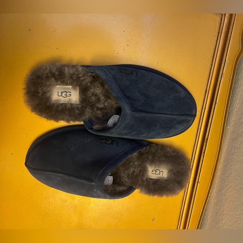 BRAND NEW M UGG  SCUFF Slippers!!!